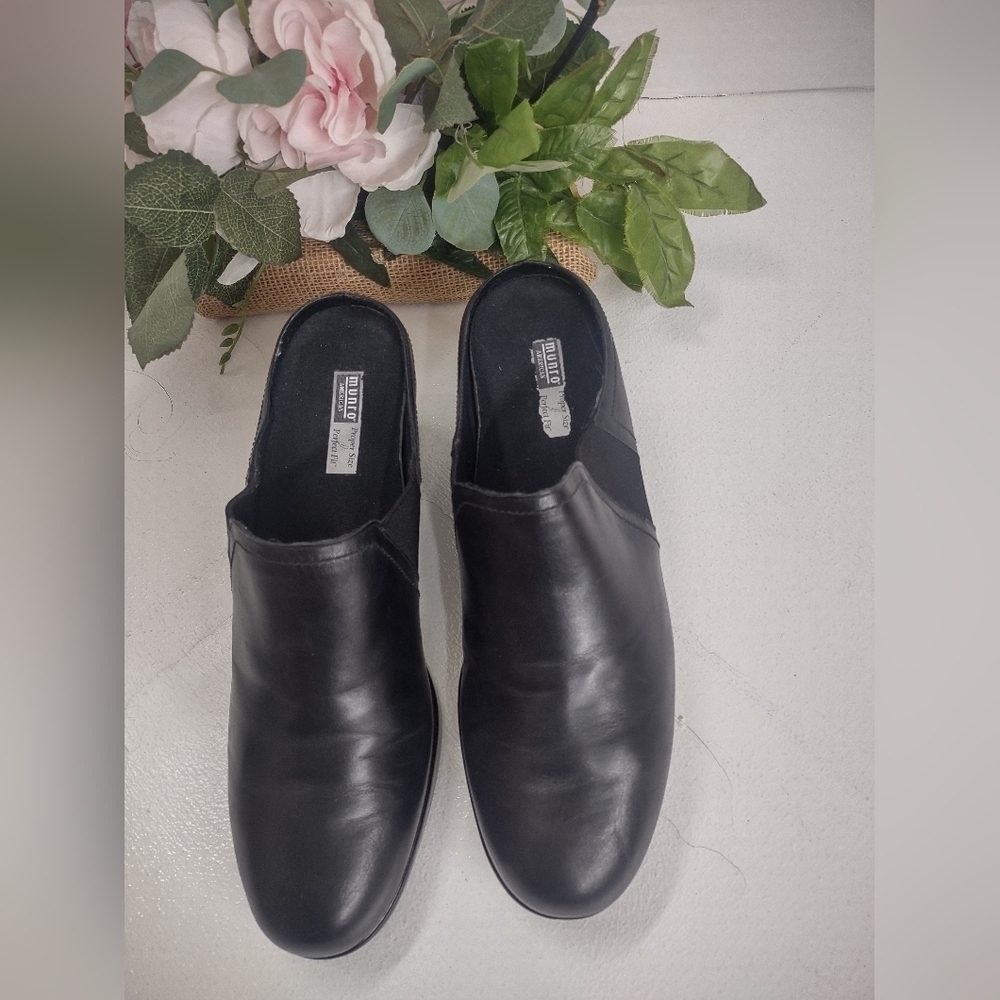 Munro Black Women's Loafers
